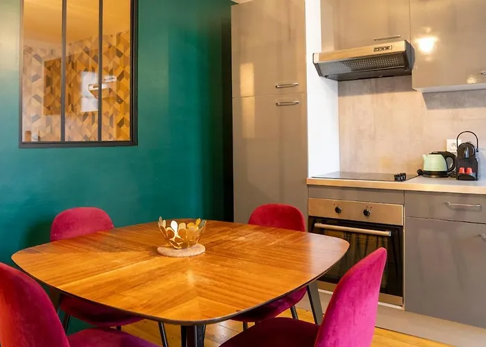 F2, Centre-ville Historique De *